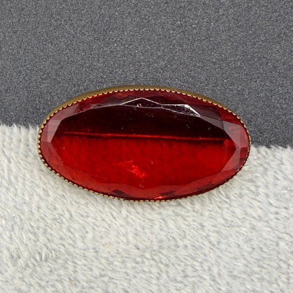 Vintage‎ Victorian Glass Brooch Gold Tone Red